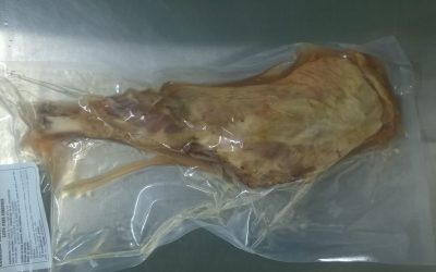 Cordero Ansotano asado en el Vivero de Empresas de Adecuara en Jaca, listo para comer